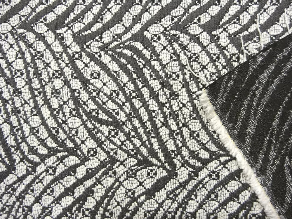 Kabátovina tenká smotanová "sivo-čierny vzor"