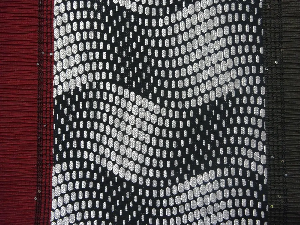 Žakard ružovo-vínovo-sivý "vzorovaný" - raport