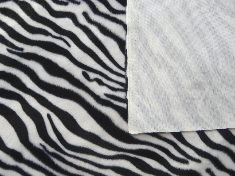 Kožušina bielo-čierna "zebra" - nízky vlas 