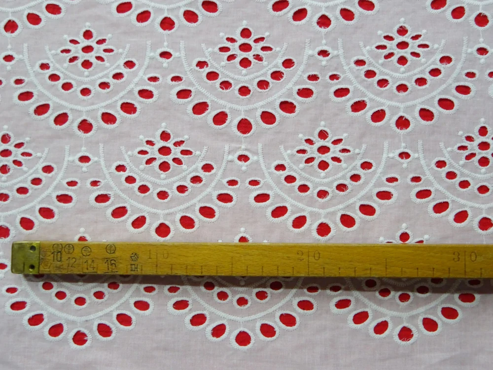 Madeira biela "vyšívaný vzor" 