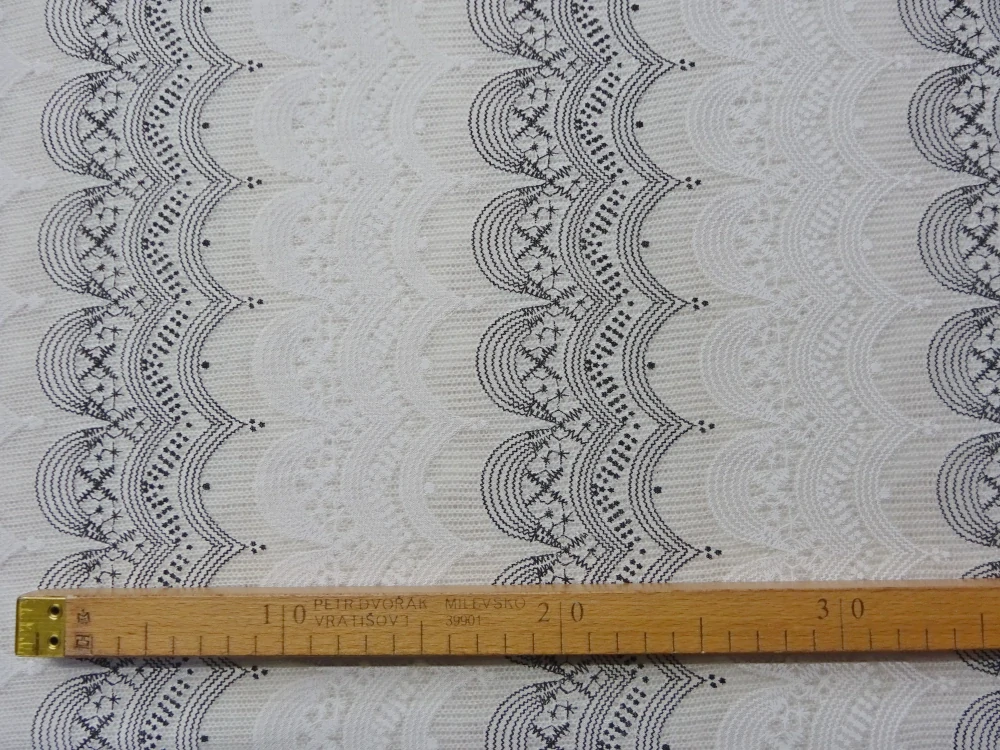 Svetrovina smotanová "bielo-čierna krajka"