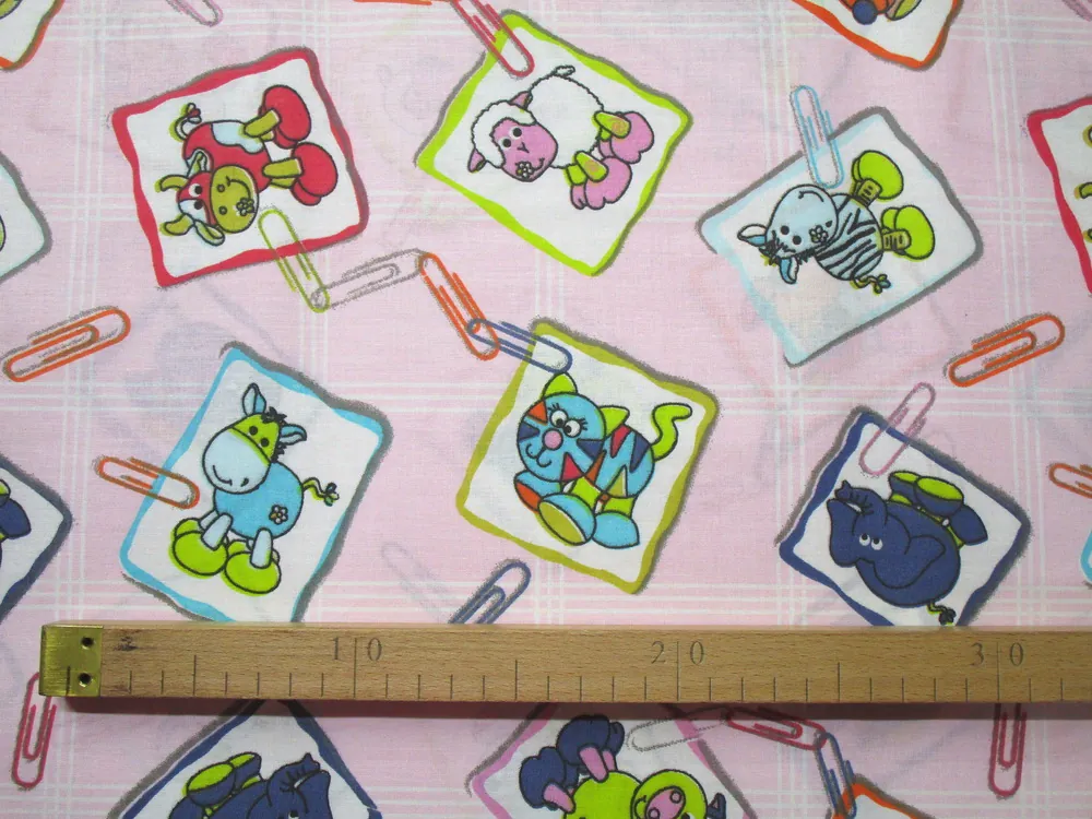 Bavlna svetloružová "zvieratká, káro"