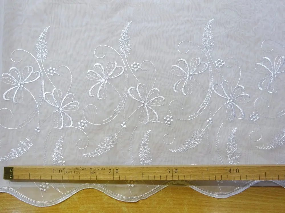 Záclona biela "biele vyšívané kvety" - 180 cm 