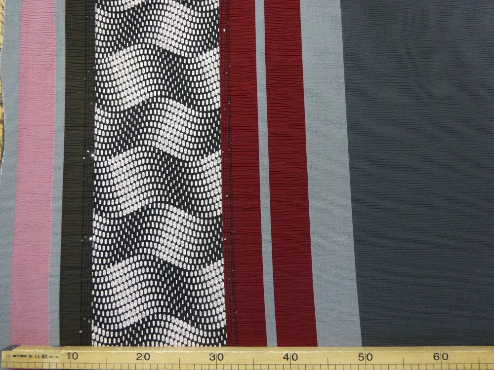 Žakard ružovo-vínovo-sivý "vzorovaný" - raport