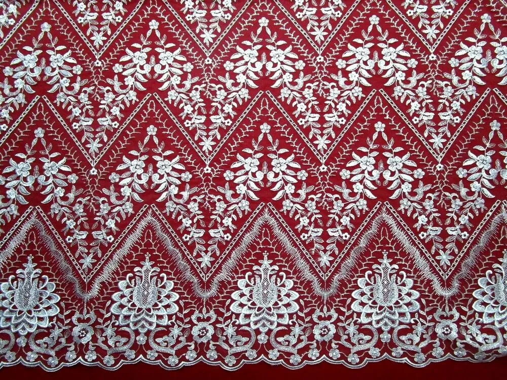 Vyšívaný tyl biely "kvet, cik-cak" - bordúra 