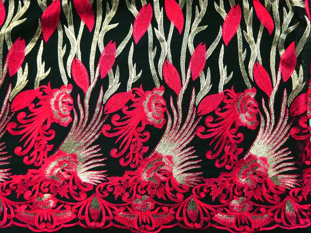 Vyšívaný tyl čierny "zlato-červený vzor"