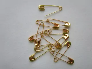 Špendlík zatvárací "žlto-zlatý" 20 x 4 mm