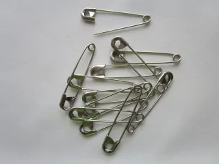 Špendlík zatvárací "strieborný" - 40 x 8 mm