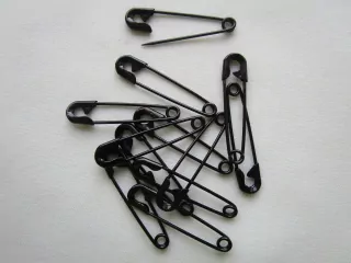 Špendlík zatvárací "čierny" - 20 x 4 mm