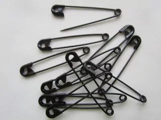 Špendlík zatvárací "čierny" - 40 x 8 mm