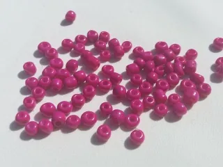 Korálik sklenený "cyklaménový" - 4 mm - balík