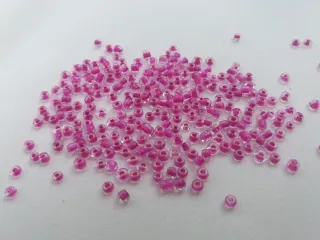 Korálik sklenený "cyklaménovýô - 2 mm - balík