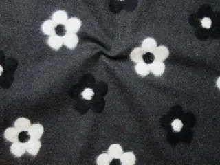 Flauš s vlnou tmavosivý "biele a čierne kvety"