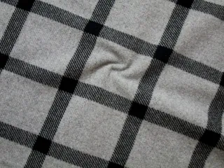 Flauš sivý s vlnou a kašmírom "čierne káro"
