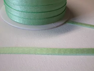 Stuha atlasová "svetlo zelená" - 5 mm