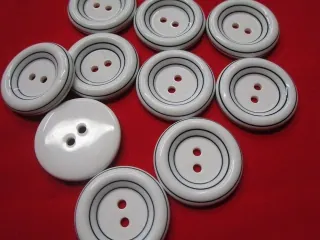 Gombík biely "čierne kruhy" - 30 mm