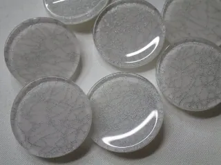 Gombík biely "strieborný vzor" - 30 mm