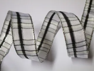 Stuha dekoračná biela "čierno-strieborné káro" - 25 mm