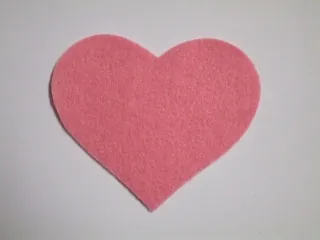 Filcová aplikácia "ružové srdiečko"