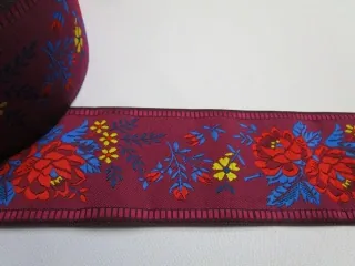 Stuha krojová baklažánová "červeno-vínový kvet" - 5,5 cm