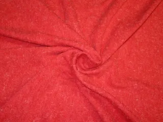 Úplet červený