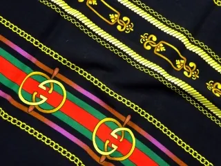 Šatovka čierna "Versace"