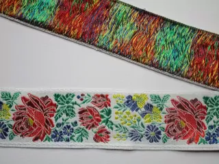 Stuha krojová biela "kvety" - 50 mm