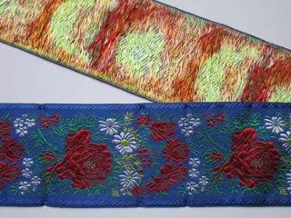 Stuha krojová modrá "kvety" - 9,8 cm