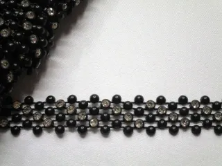 Borta čierna "zirkony"