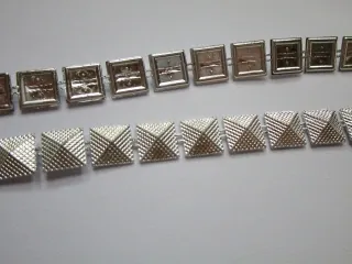 Borta strieborná "pyramída"