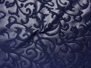 Úplet tmavomodrý "plastické ornamenty"