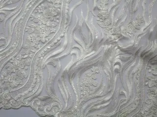 Vyšívaný tyl smotanový "kvety, ornamenty s flitrami" - bordúra