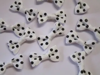 Mašlička biela "čierne bodky"