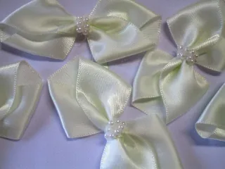 Mašlička saténová maslová "biele perličky"