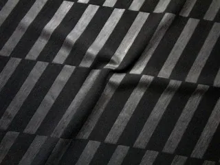 Úplet Lutia čierny "geometrický plastický motív"