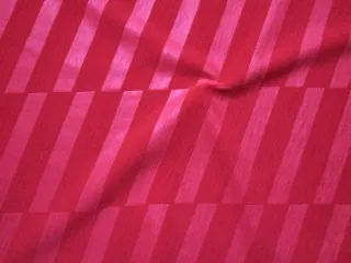 Úplet Lutia červený "geometrický plastický vzor"