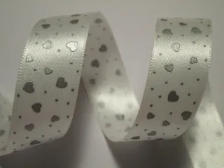 Stuha atlasová biela "plastické srdiečka" - 24 mm