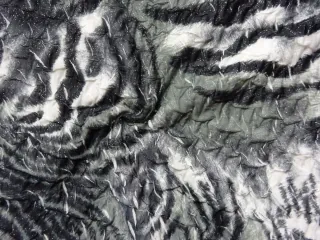Úplet smotanovo-sivo-čierny "zebra"