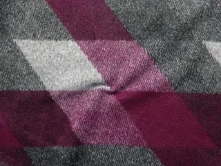 Kabátovina bordovo-sivá "geometrický motív" 