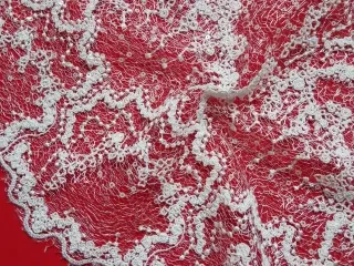 Krajka smotanová "vzorovaná, flitre"
