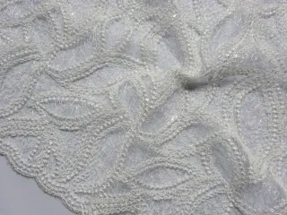 Krajka smotanová "slzička, flitre"