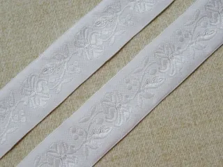 Stuha krojová biela "biely kvet" - 2,5 cm 