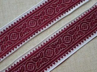 Stuha krojová biela "vínový vzor" - 4,5 cm