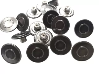 Gombík riflový tmavosivý "kruh" 