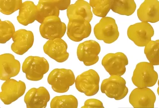 Gombík žltý "plastická ruža" 