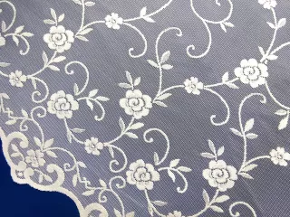 Záclona biela "kvety" - 130 cm 