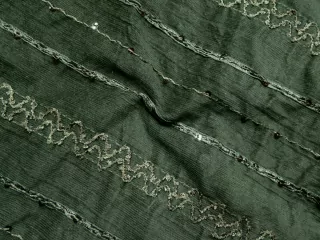 Menžester tmavozelený "vzorovaný, flitre"