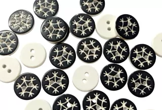 Gombík čierny "biela vločka" - 13 mm