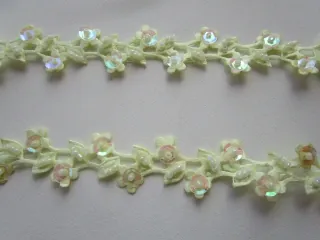 Lemovka "flitrový kvet" I.