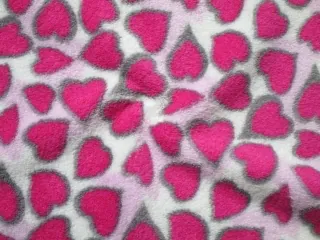 Fleece bielo-ružový "ružové srdiečka"